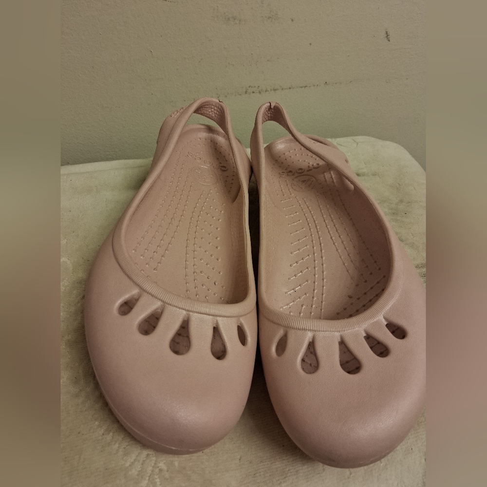Women's Light Pink Slip-On Crocs Shoes Size W 9